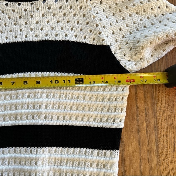 VENUS Black and White Sheath Dress 3/4 Sleeve Crew Neck Size Medium Knit - Picture 9 of 11